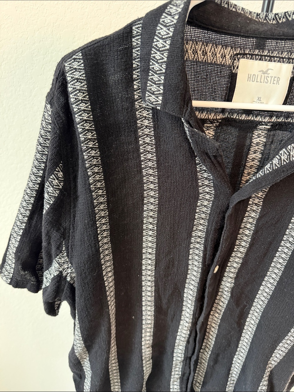 🌿 Hollister Black Short-Sleeve Button-Up with White Vertical Stripes - Picture 3 of 4